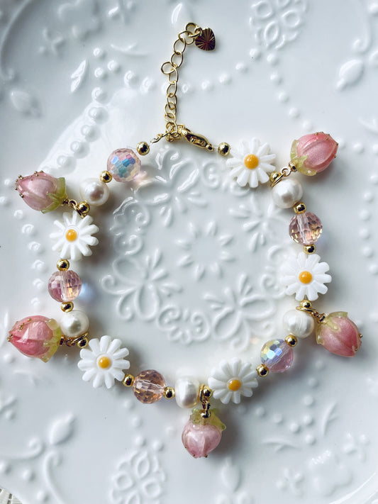 DIY Strawberry and Daisy Bracelet - Handmade Floral Jewelry