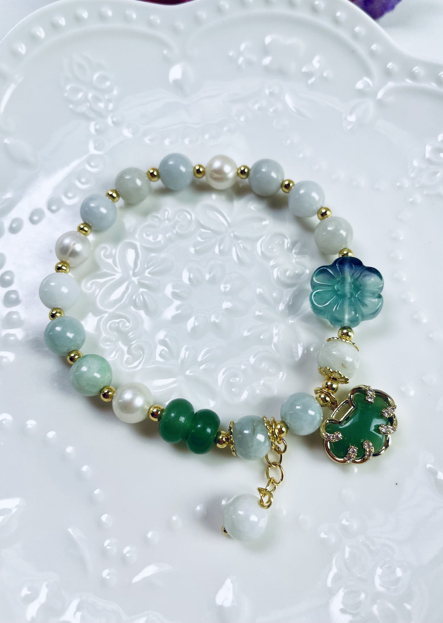 DIY Daisy-inspired Jade and Freshwater Pearl Bracelet